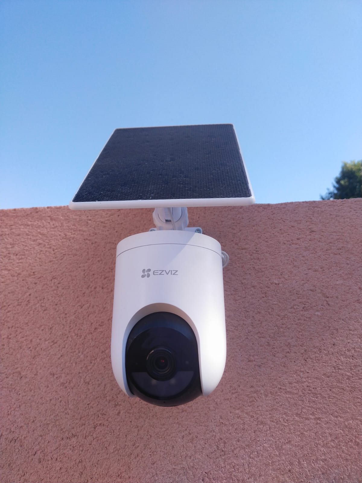 Caméra extérieure avec panneau solaire